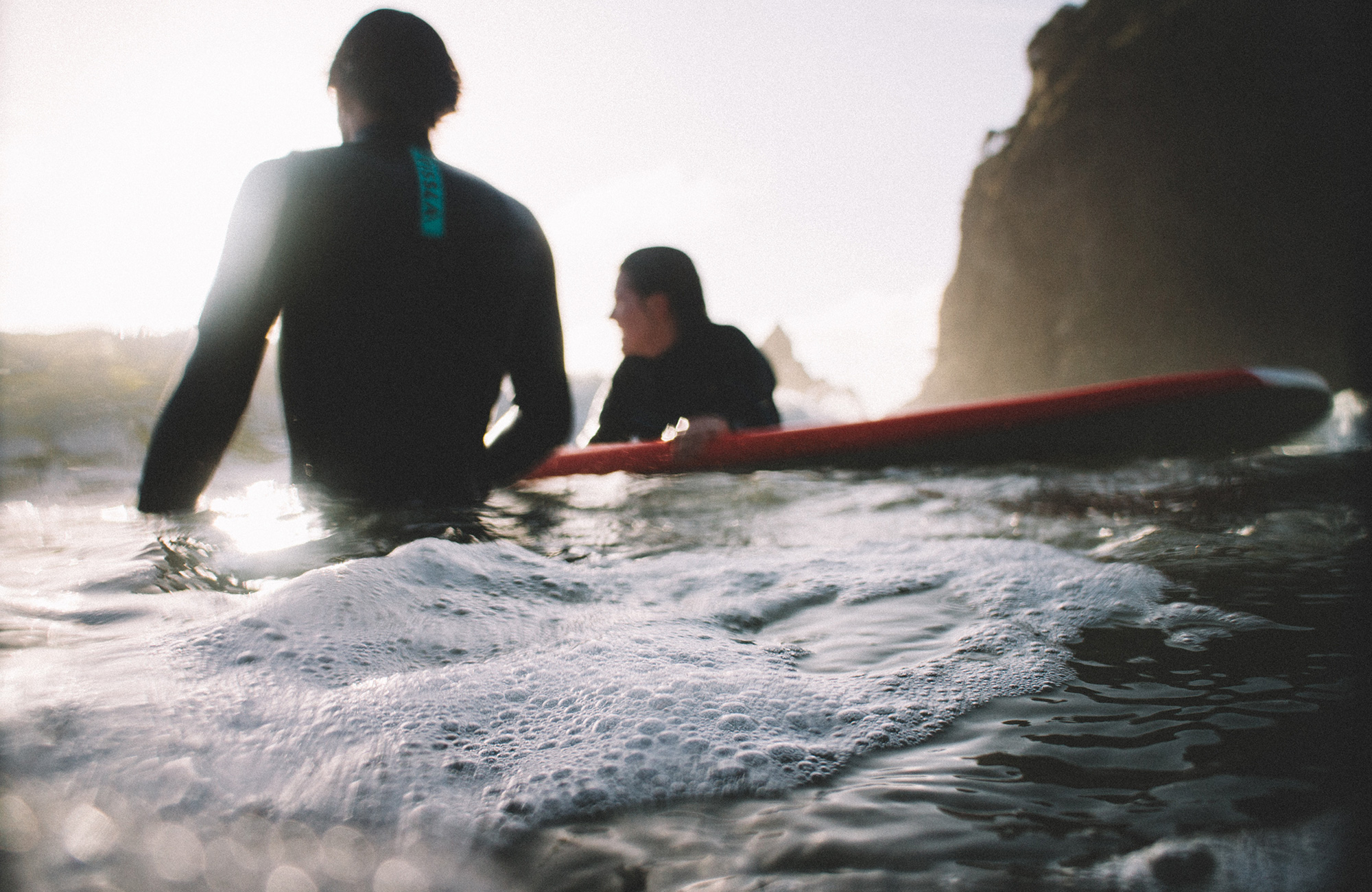 surfing-surfers-waiting-for-swell-cover