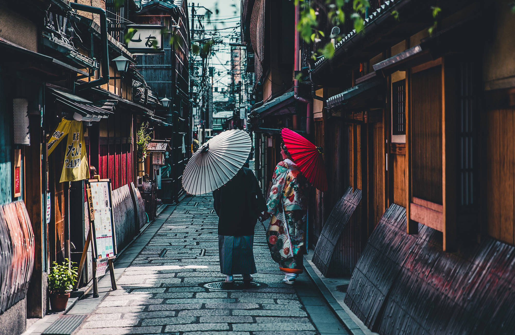 tokyo-japan-alley-women-walking-cover