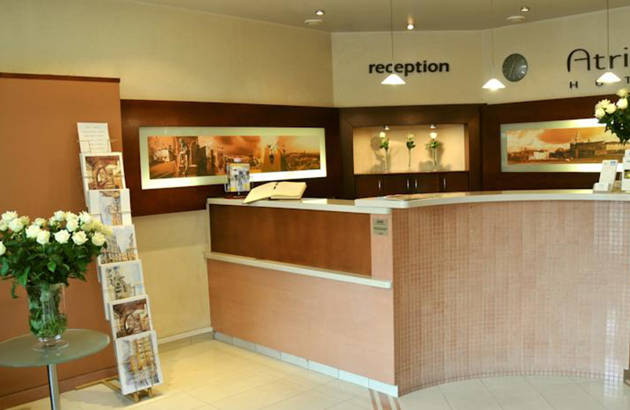 cracow-hotel-atrium-reception