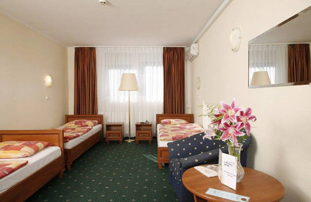 budapest-hungary-hotel-atlas-room