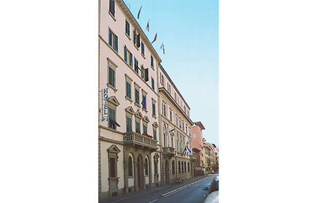 florence-hotel-cordova-building