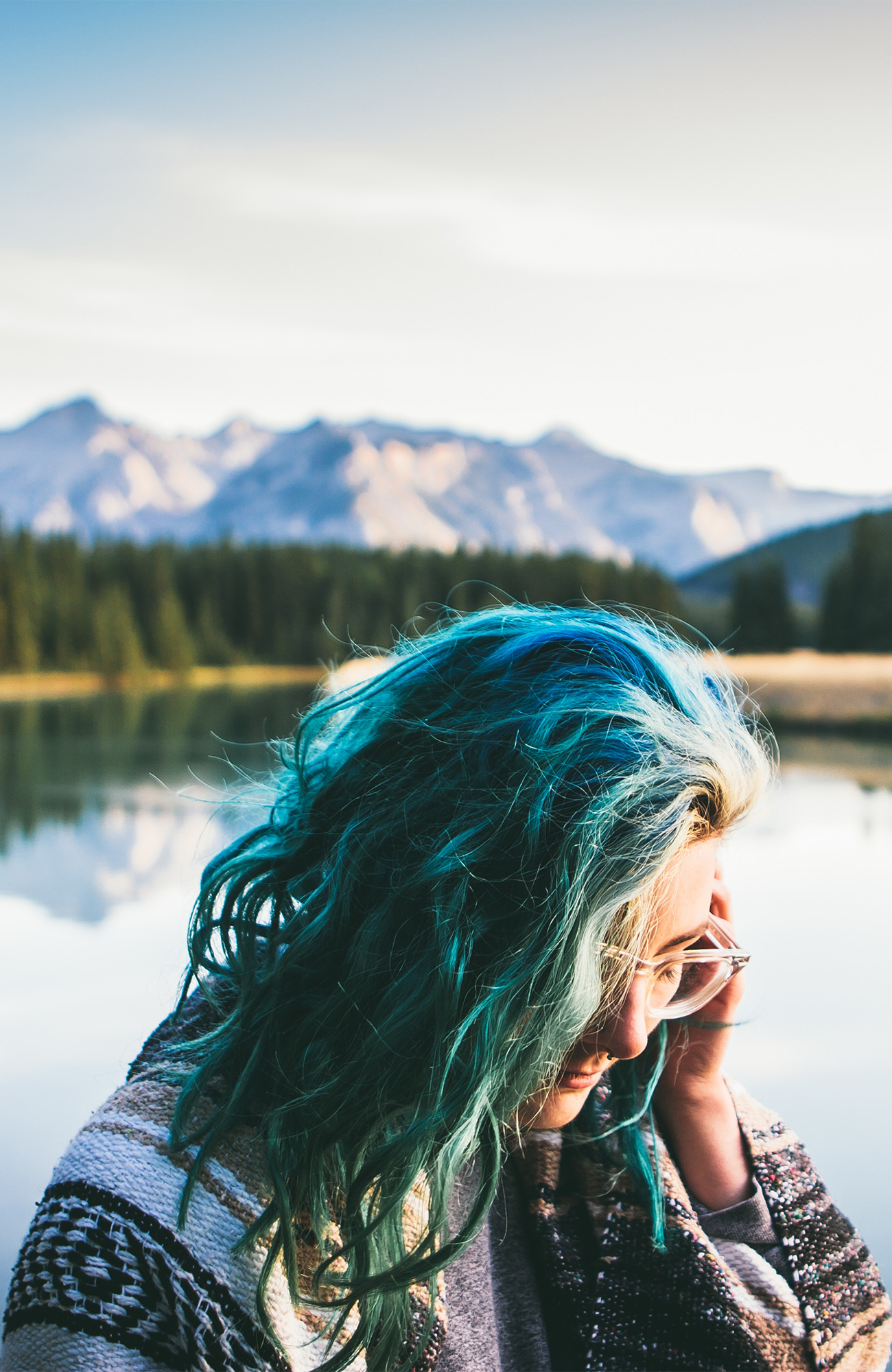 banff-national-park-canada-johnson-lake-girl-blue-hair-sidebar
