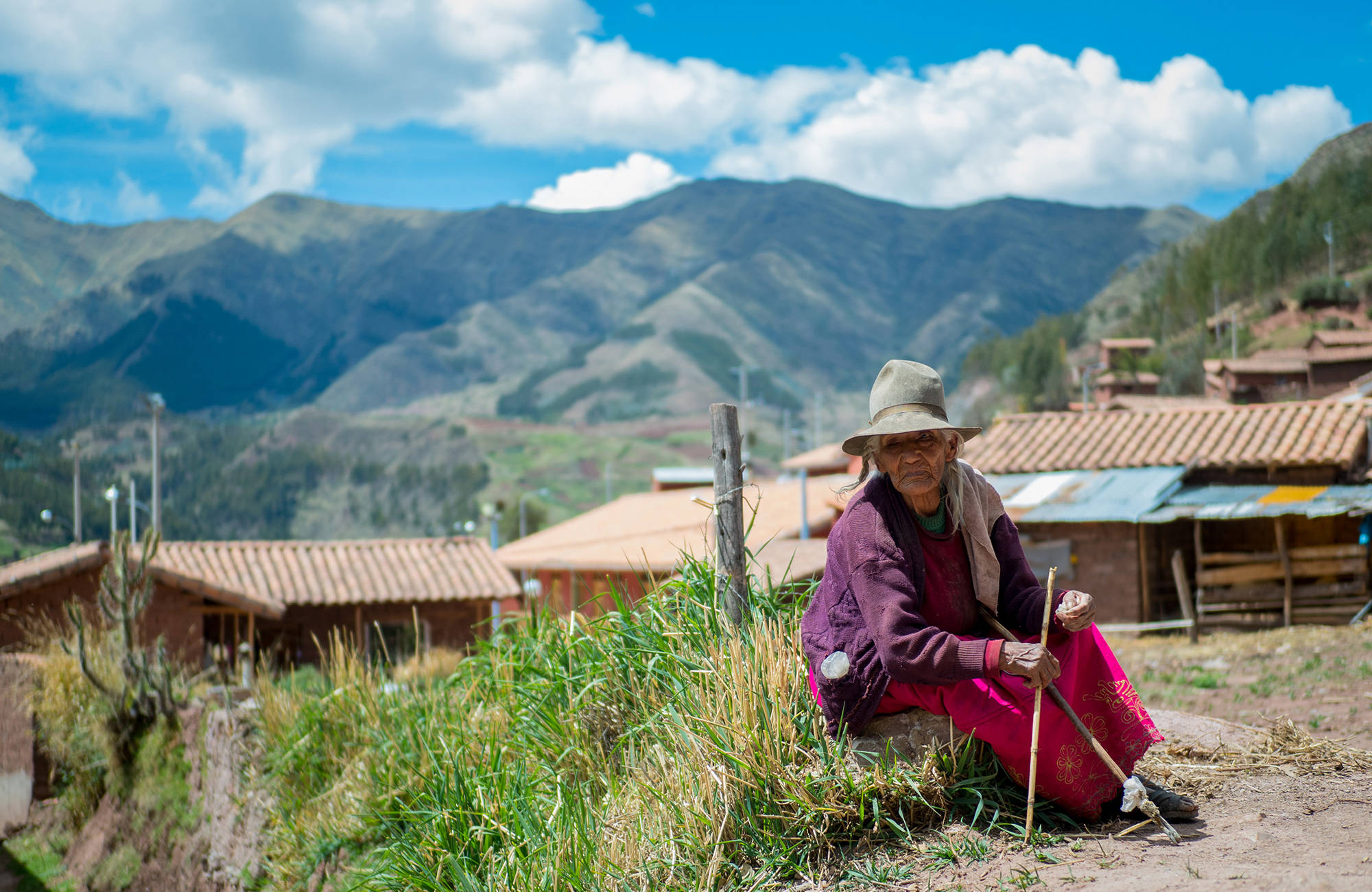 cuzco-peru-old-woman-mountain-view-cover
