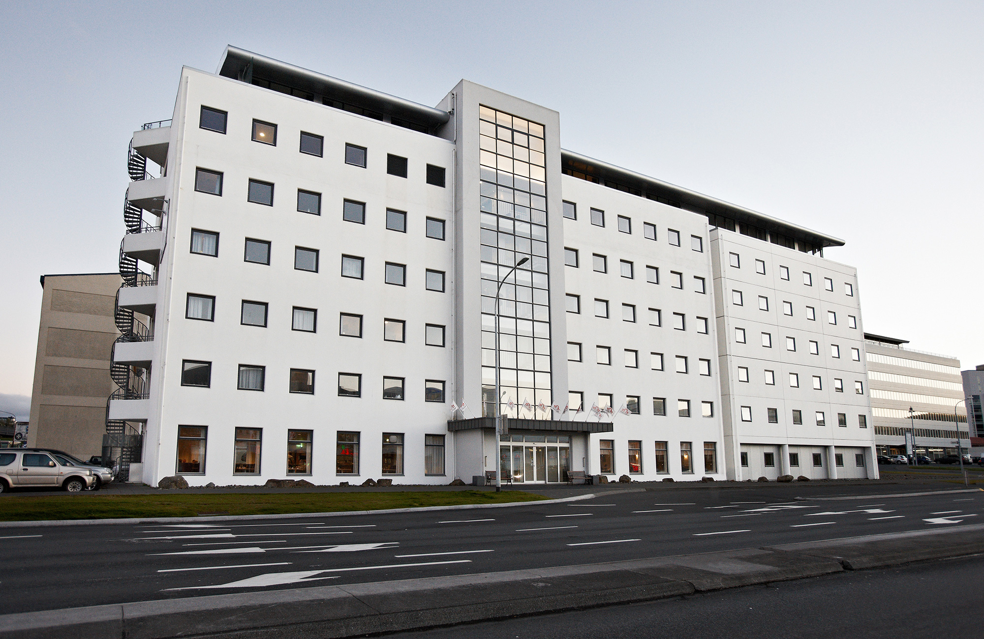 01-Hotel-Cabin---outside