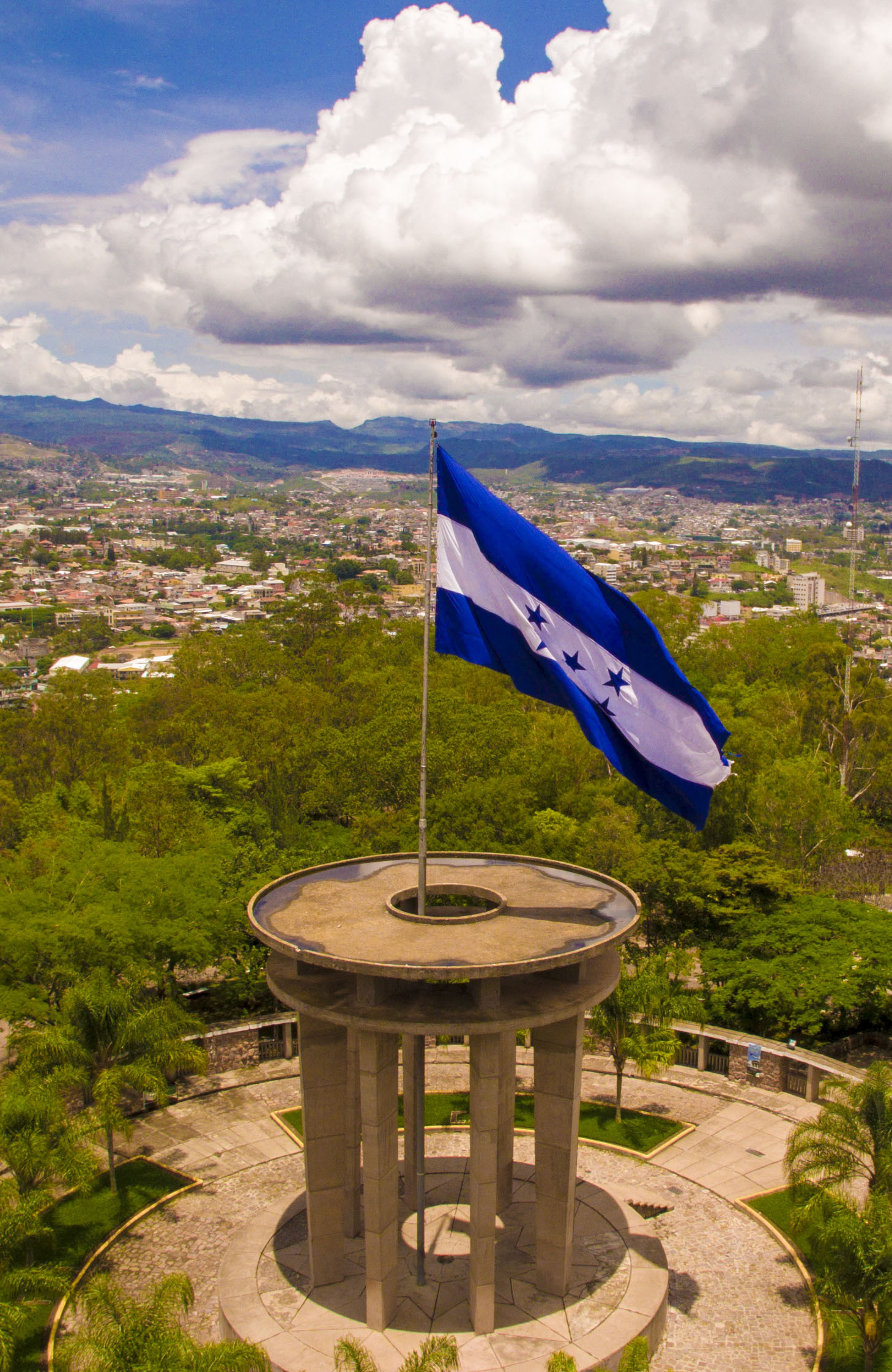 tegucigalpa-flag-honduras-sidebar