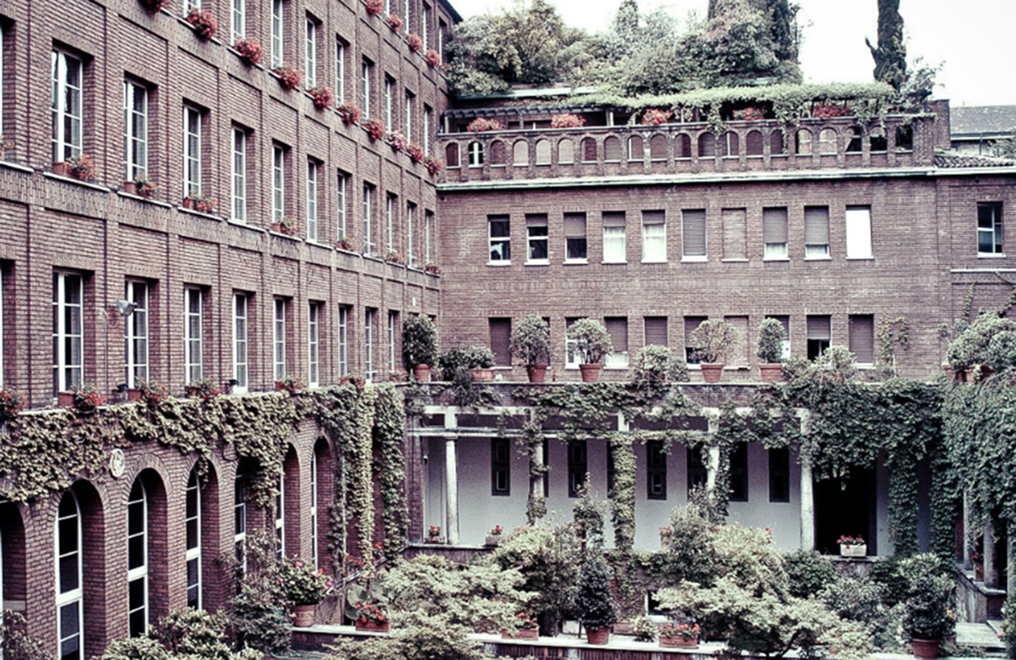 new-generation-hostels-urban-brera-building