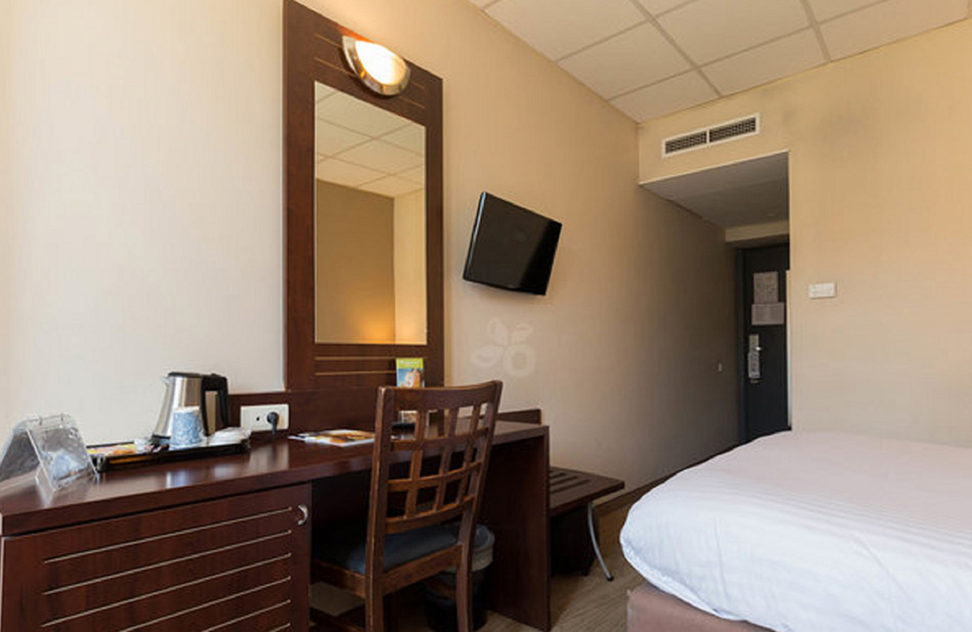 nice-kyriad-gare--room01