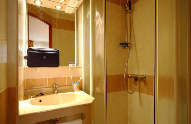 nice-kyriadport-bathroom1
