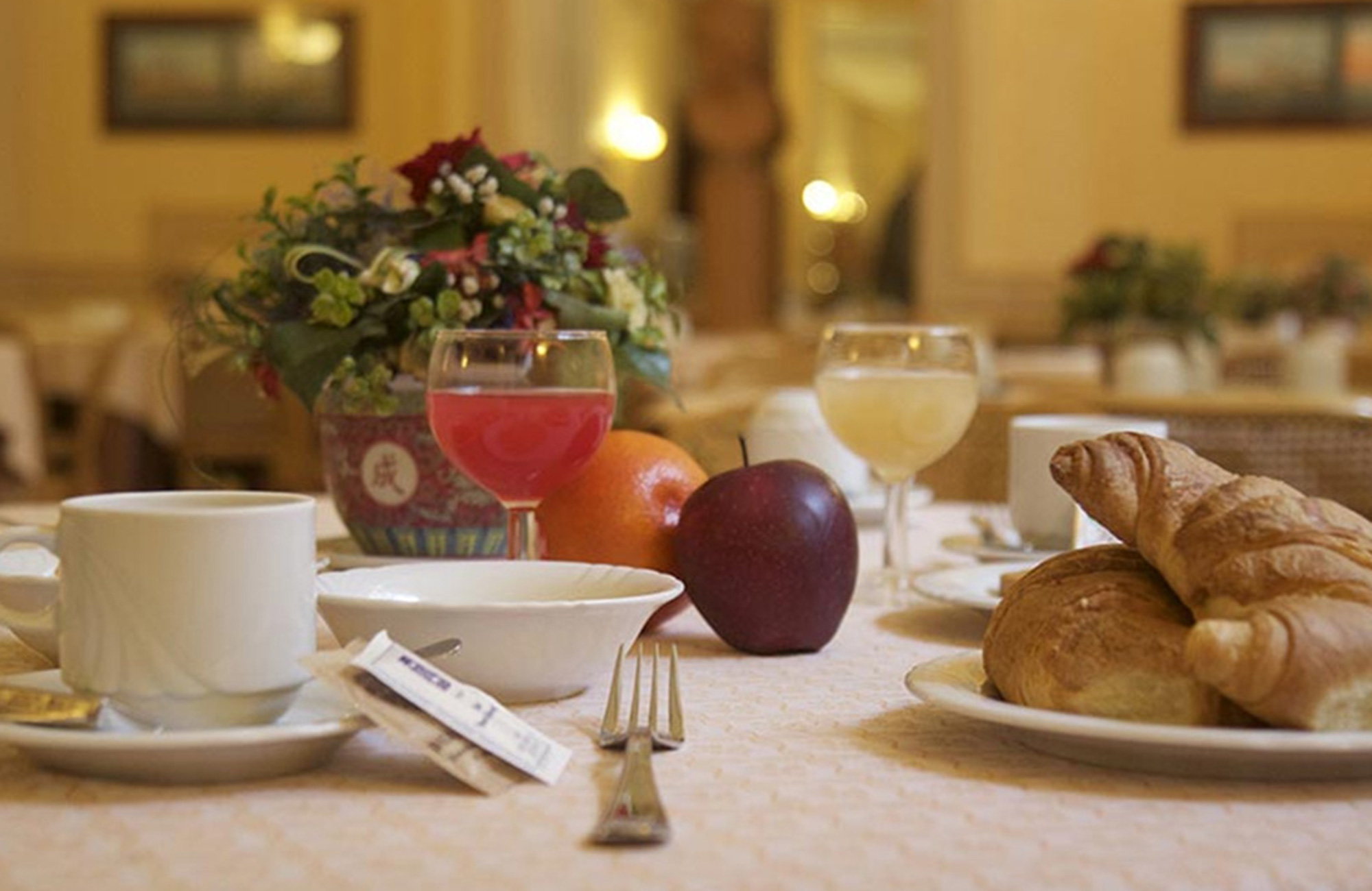 naples-hotel-nuovo-rebecchino-breakfast