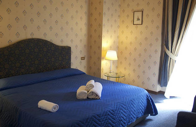 naples-hotel-nuovo-rebecchino-room02
