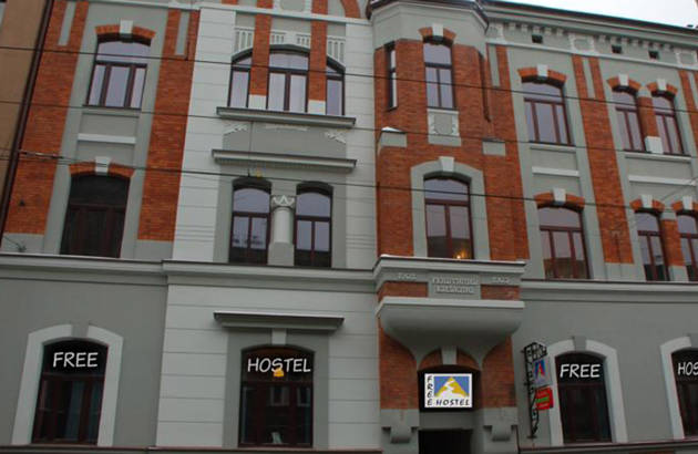 hostel-free-krakow-outside
