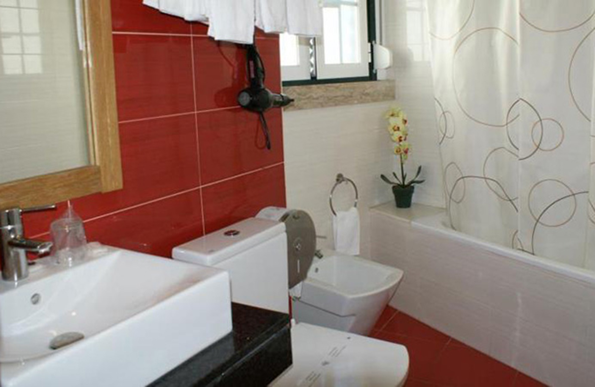 lisboa-hotel-alicante-bathroom