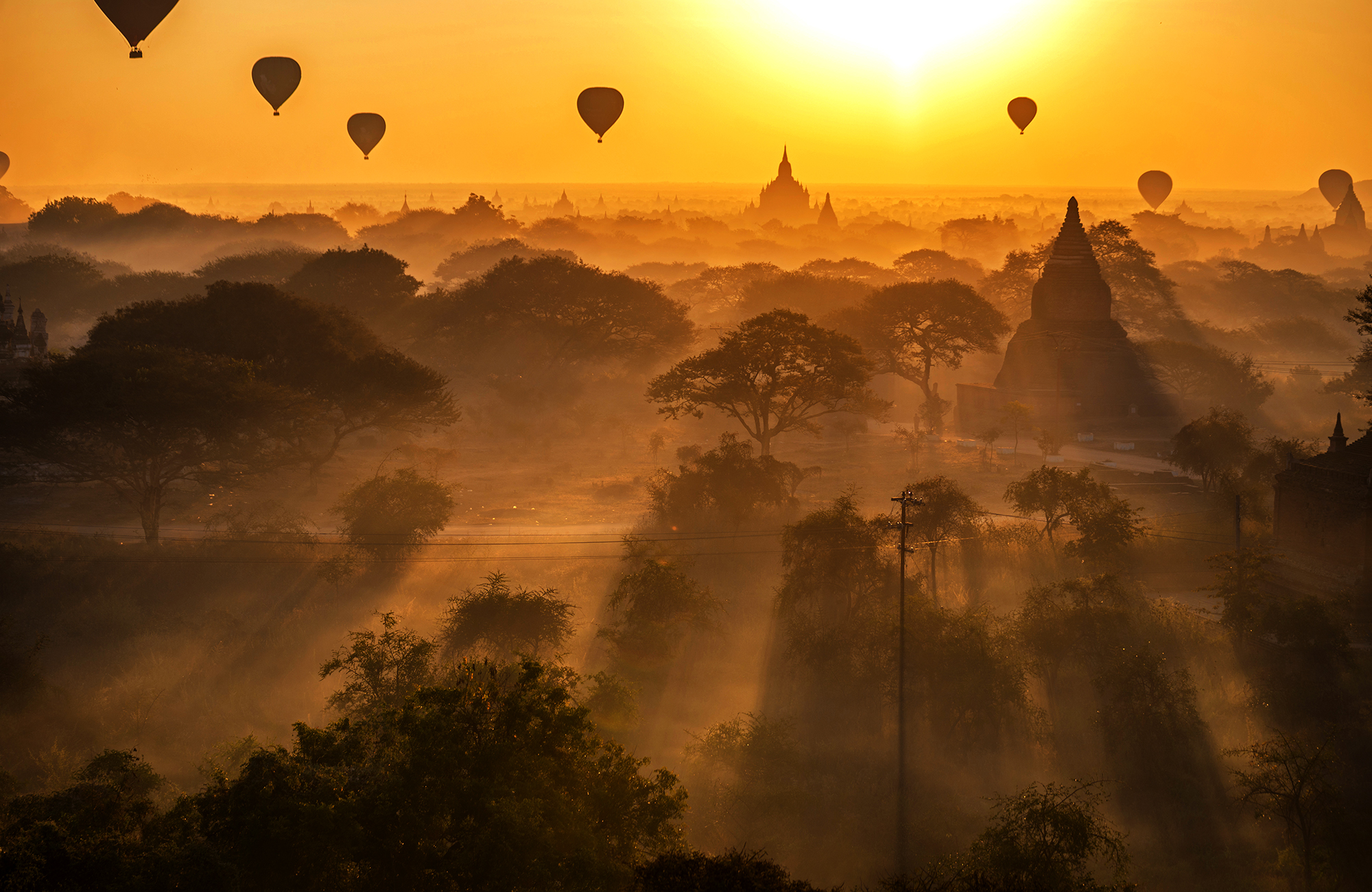 bagan-myanmar-pagoda-sunrise-balloons