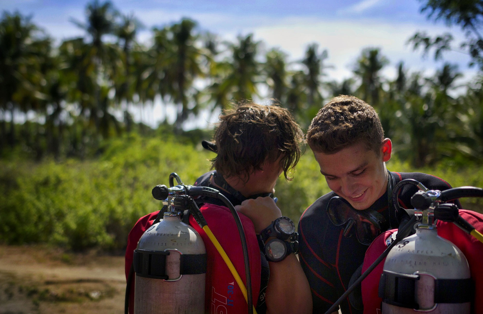 marine-conservation-philippines-two-guys-with-dive-equipment