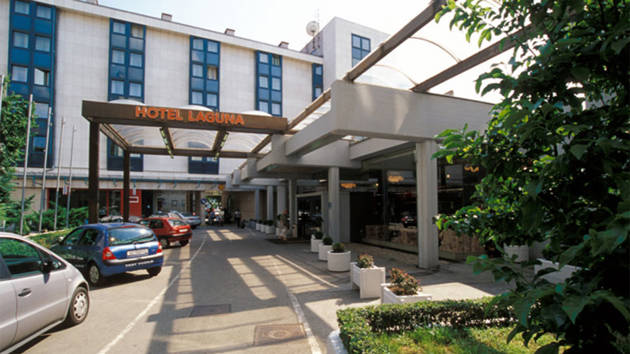 zagreb-hotel-laguna-entrance