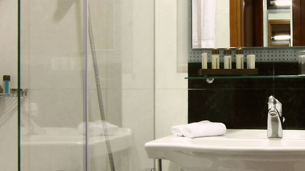 zagreb-hotel-international-bathroom