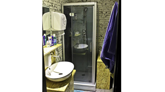 zagreb-hostel-chillout-bathroom03