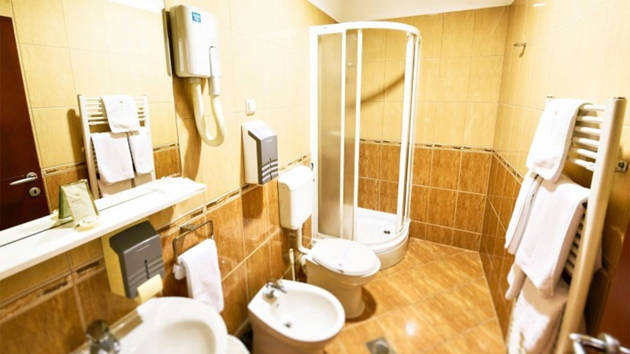sarajevo-hotel-astra-garni-bathroom