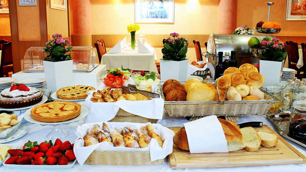 belgrade-hotel-rex-breakfast-buffet