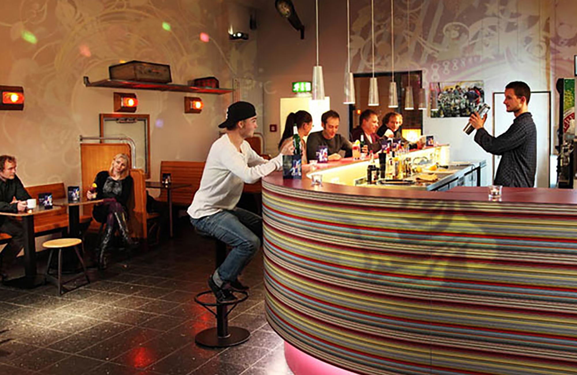 berlin-industriepalast-hostel-bar