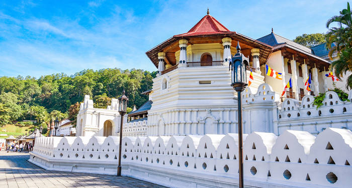 kandy-sri-lanka-temple-of-the-tooth-cover
