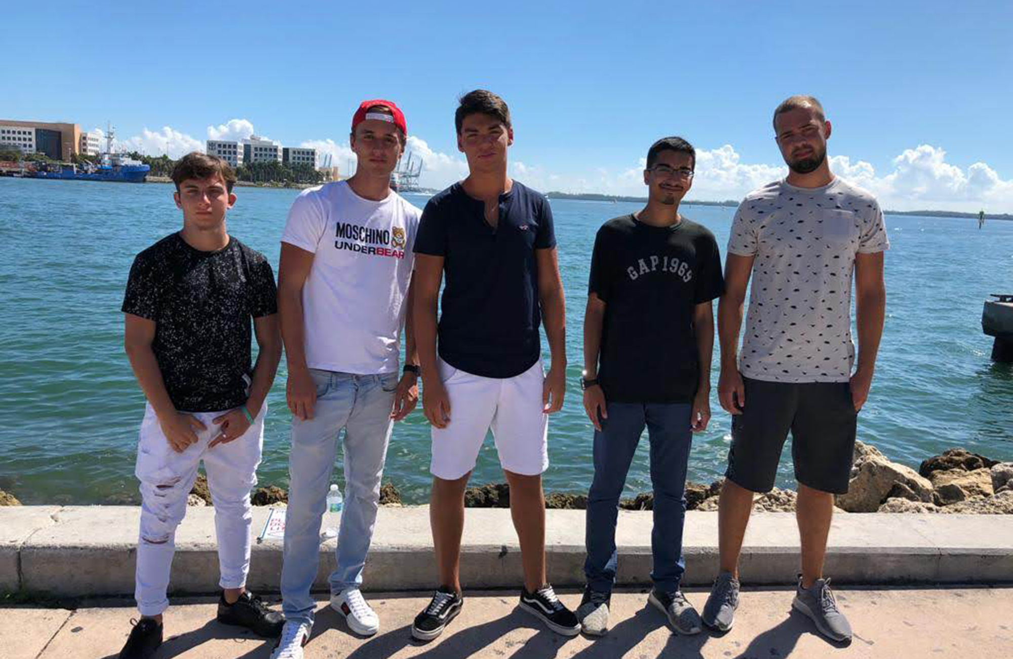 Gavin og hans kompiser studerer på hillsborough community college