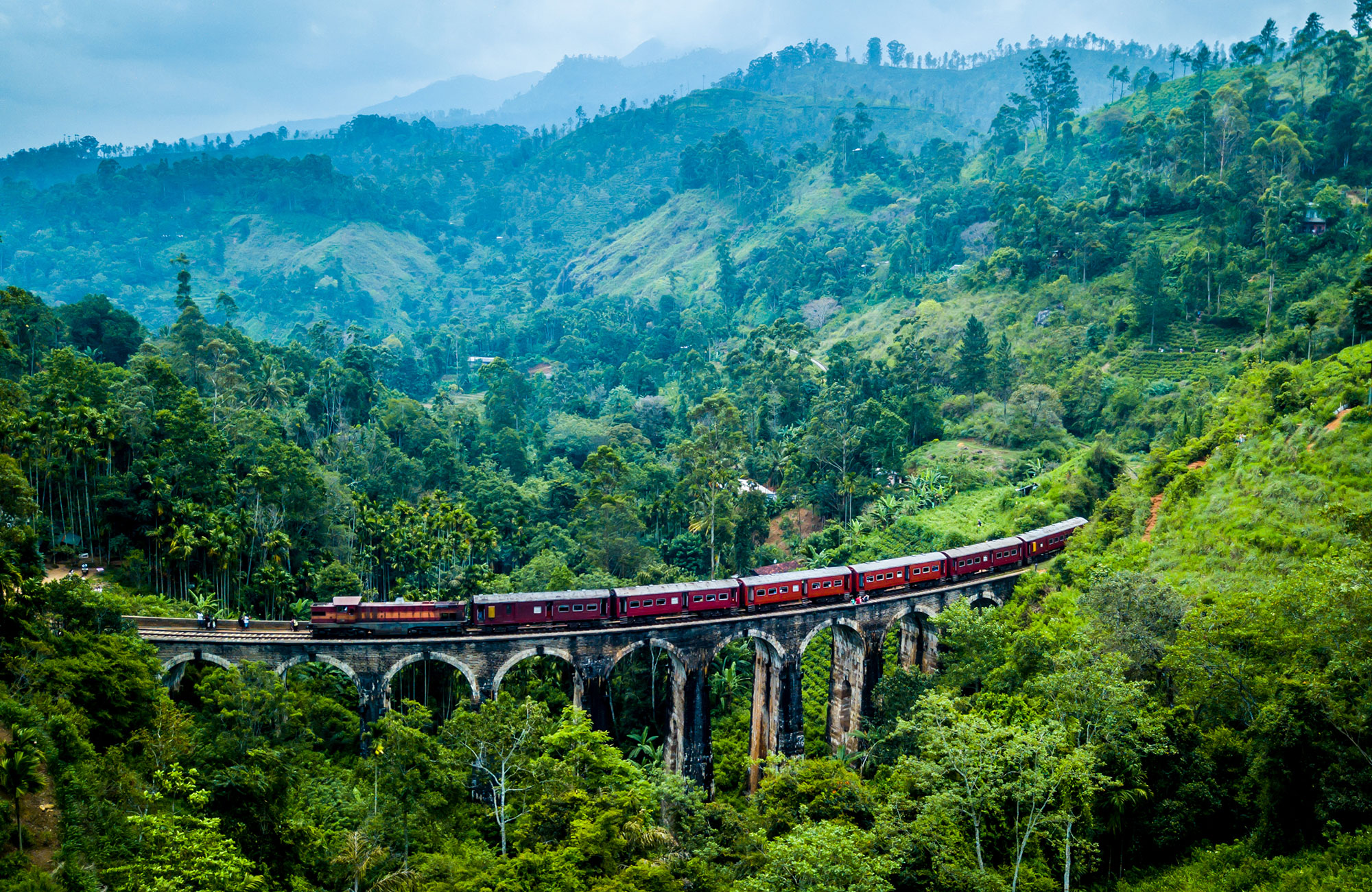 train-asia-sri-lanka-nine-arches-bridge-scenic-view