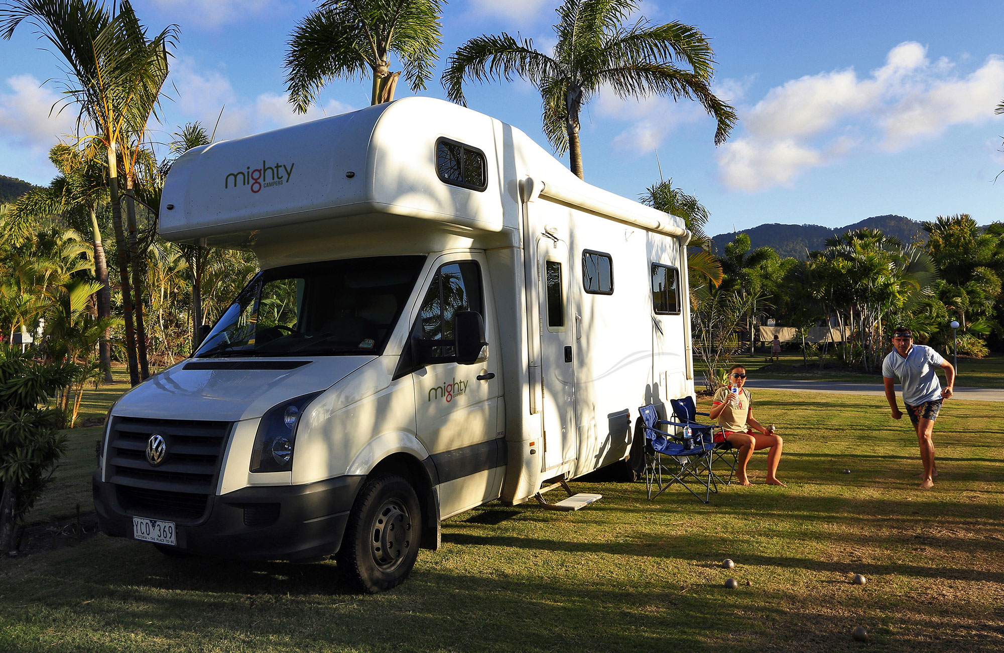 Lei en Double Up campervan fra Mighty i Australia