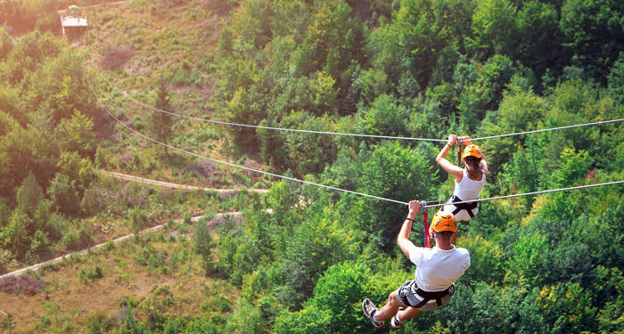 Bli med på en fantastisk zipline-opplevelse i dalen i Montenegro