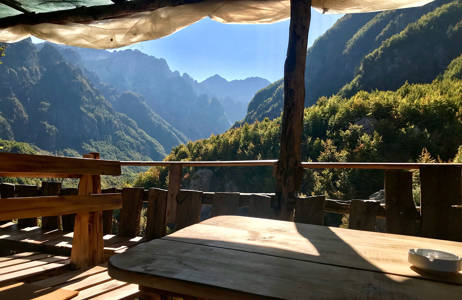 gå ikke glipp av piknikk i fjellene når du reiser til albania