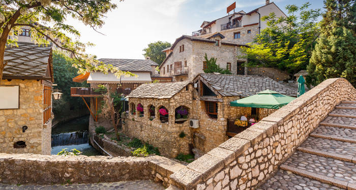 Sjarmerende bygninger i Mostar