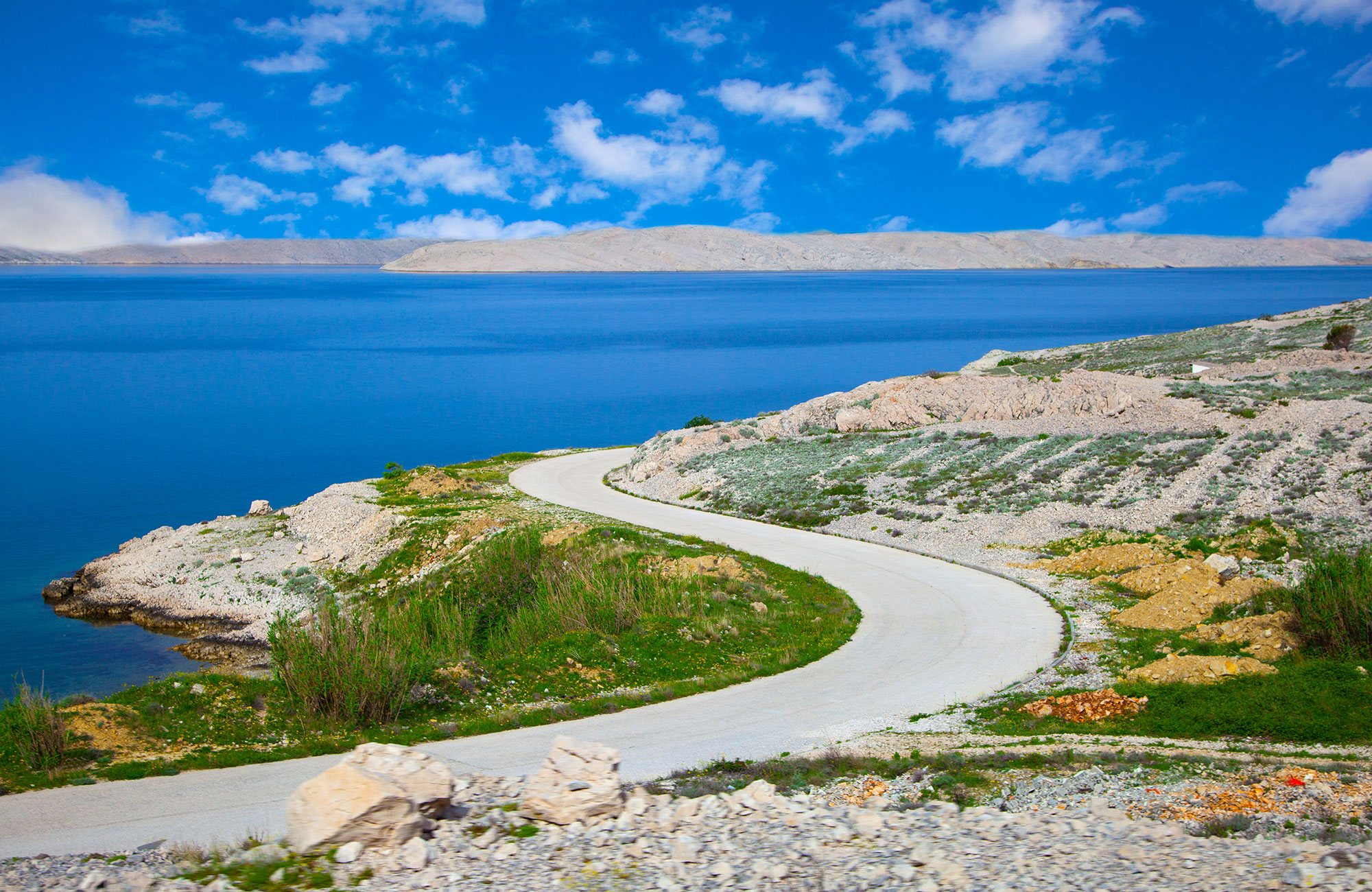 Vakre veier, majestetisk natur og skjønne på roadtrip i Europa & Balkan