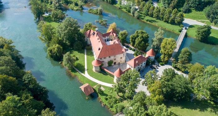 besøk otocec slott på road trip i slovenia med KILROY