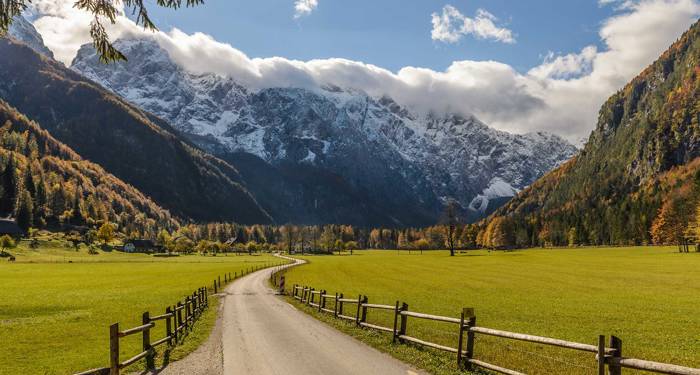 kjør gjennom den vakre logarska dalen på road trip i slovenia med KILROY