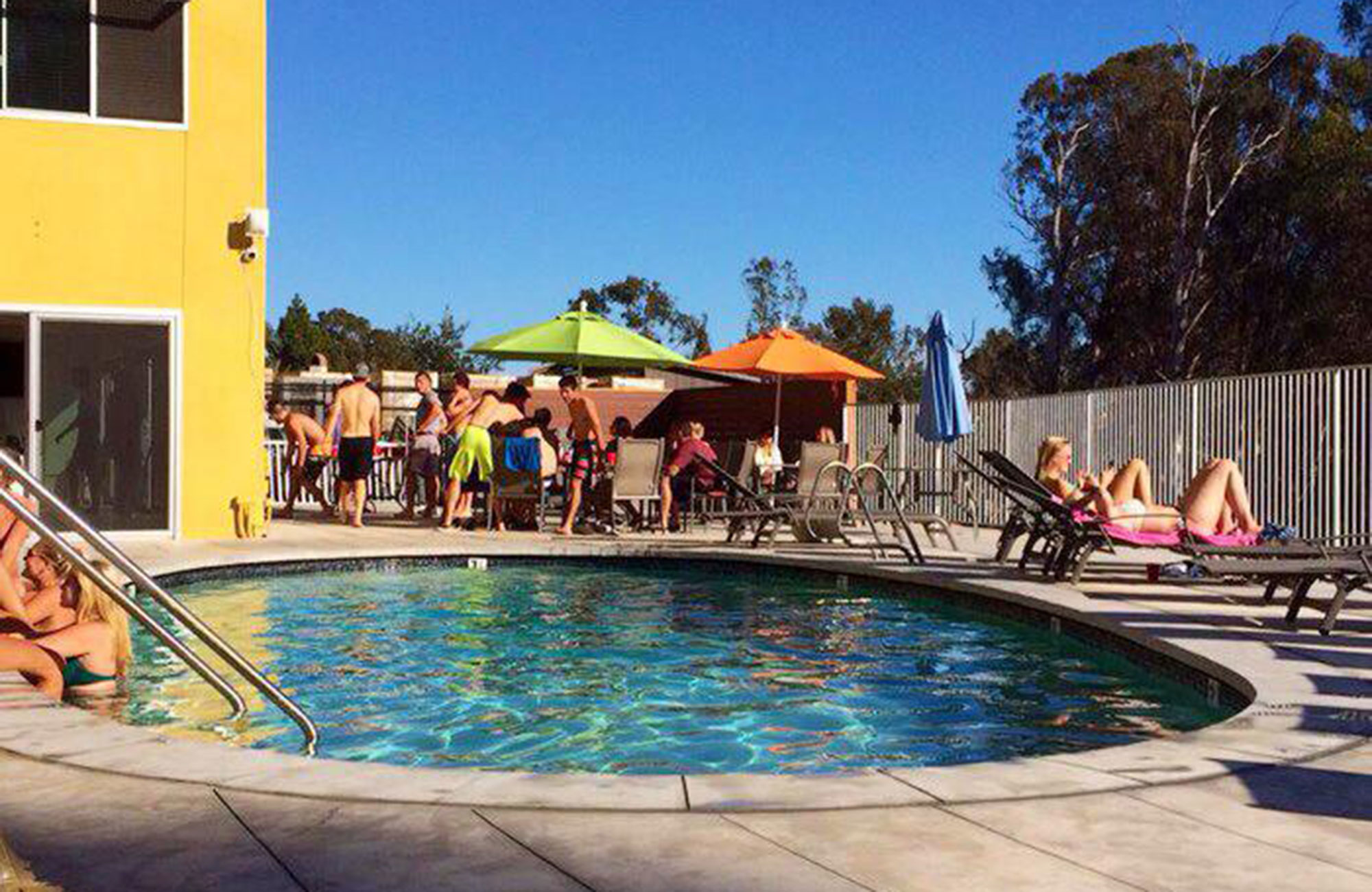 Swimmingpool Party Santa Barbara City College Usa