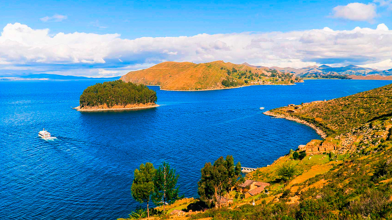 Besøk Lake Titicaca med et Peru Hop busspass