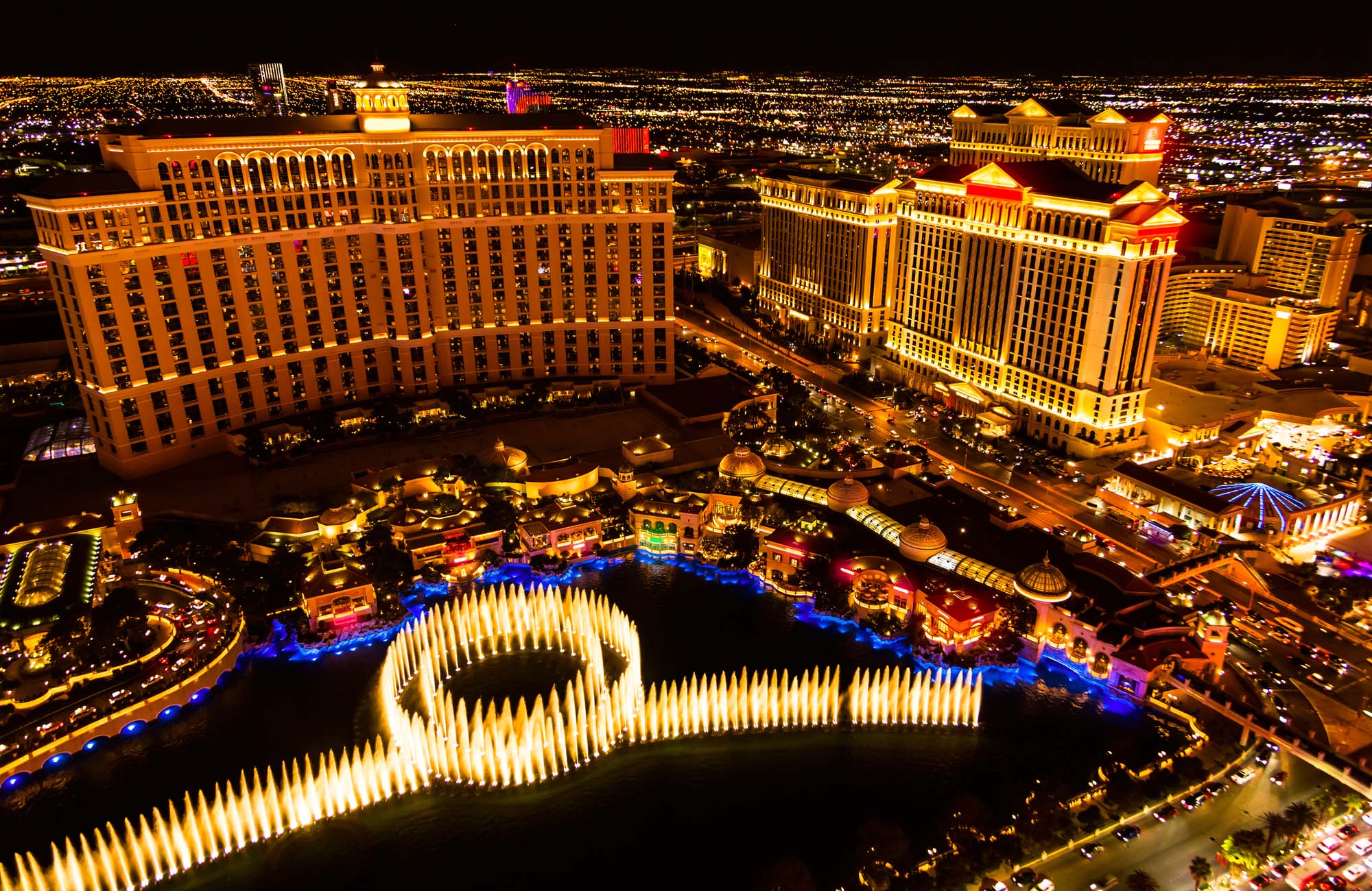 La deg overhvelmes av tusenvis av lys, massive fontener og svære kasinoer i spennende Las Vegas