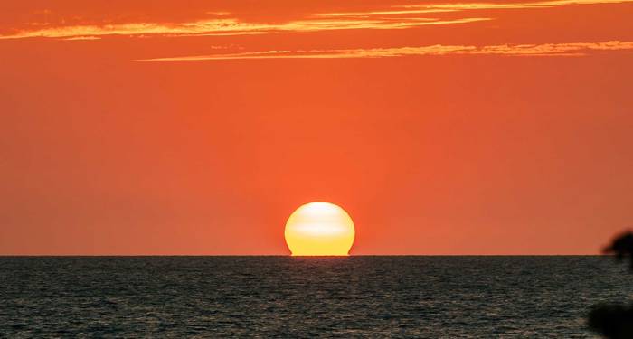 Usa Sarasote Sieste Keys Sunset Over The Ocean