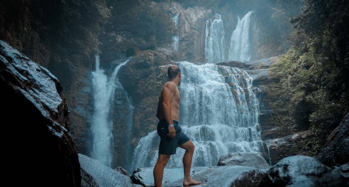 costa-rica-dominical-waterfall