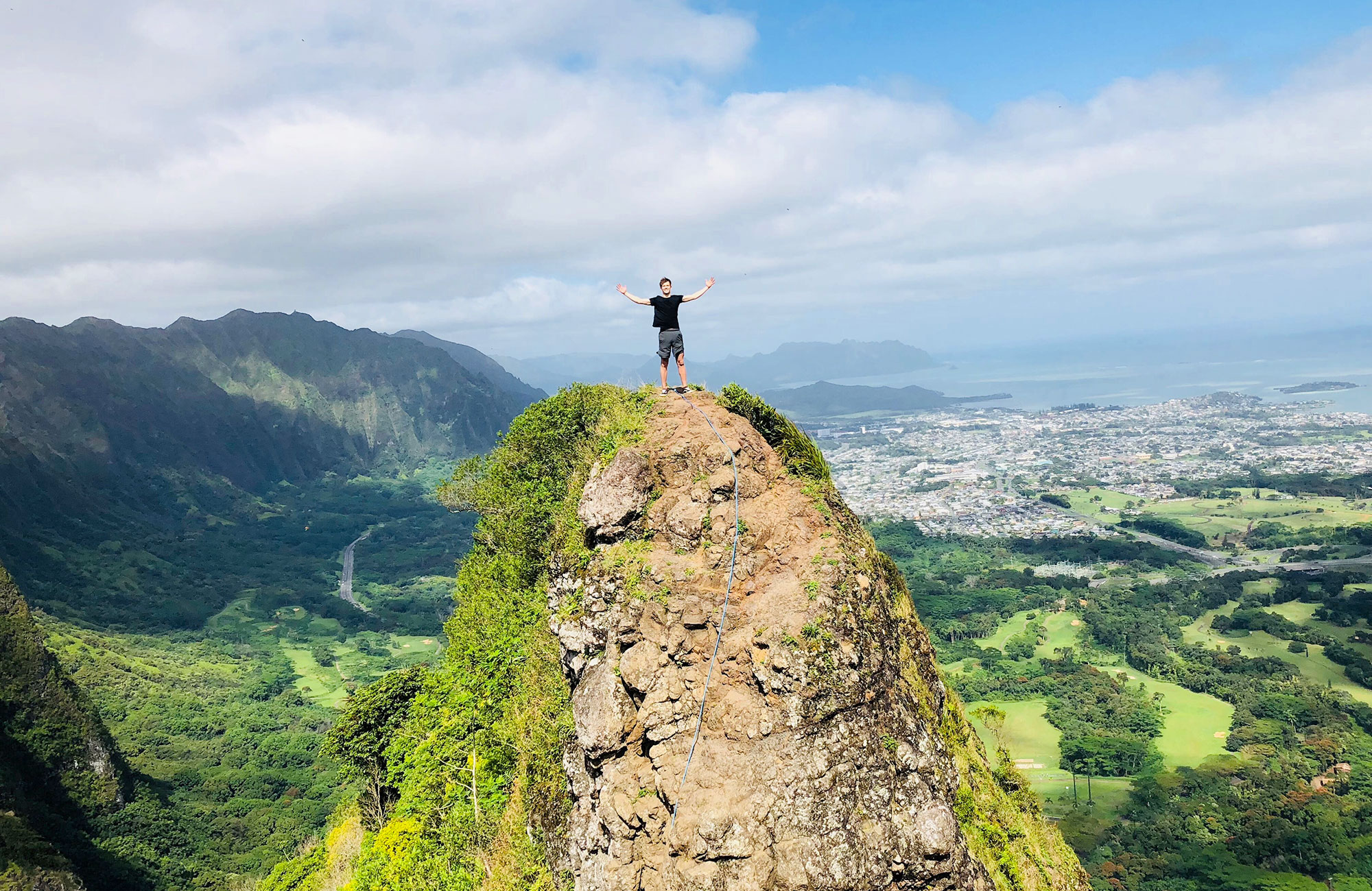hiking in hawaii while studying abroad
