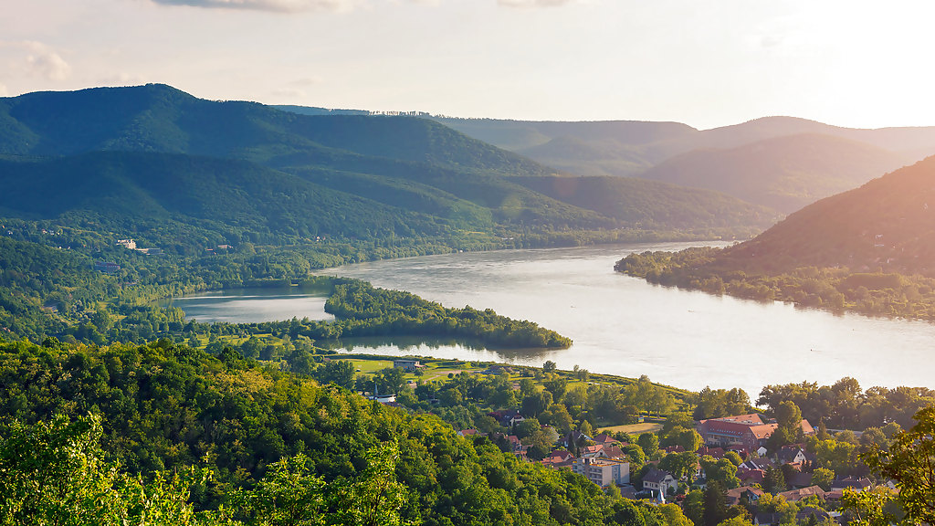 273-excalibur-hungary-budapest-danube-bend