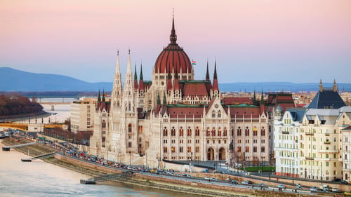 161-excalibur-hungary-budapest-parliament-tour