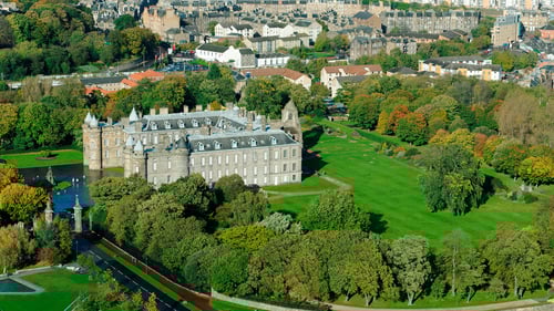 419-europe-incoming-uk-edinburgh-palace-of-holyroodhouse